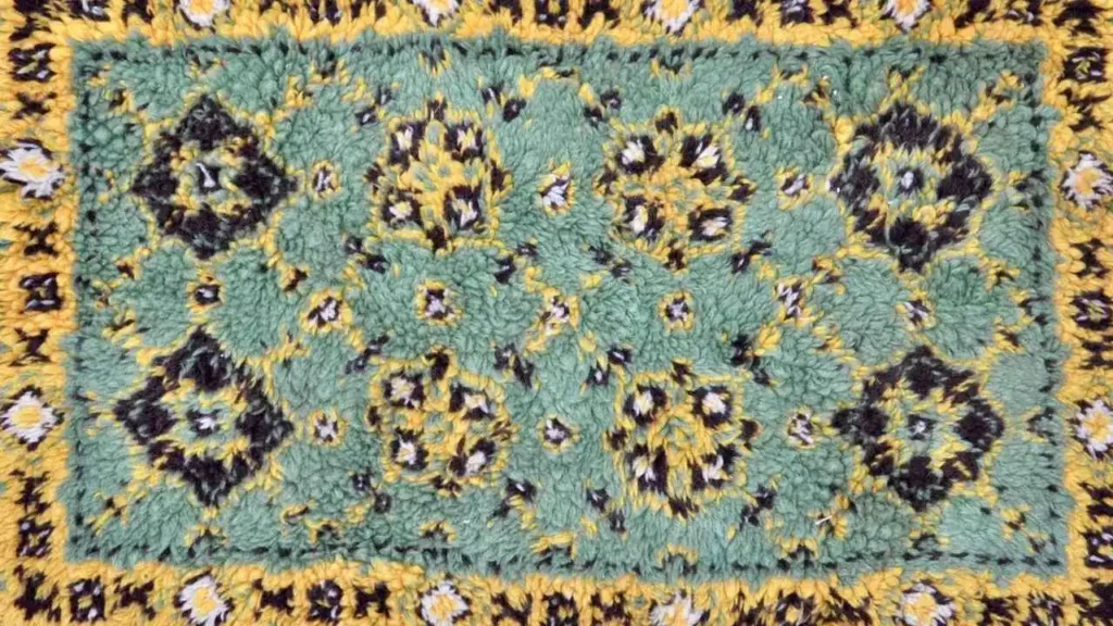 persian rug with yellow star