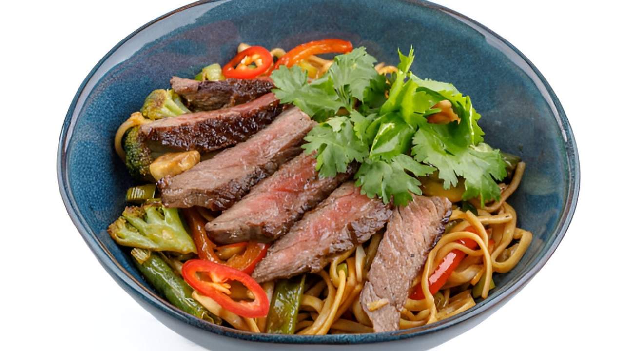 Garlic Butter Steak Lightning Noodles